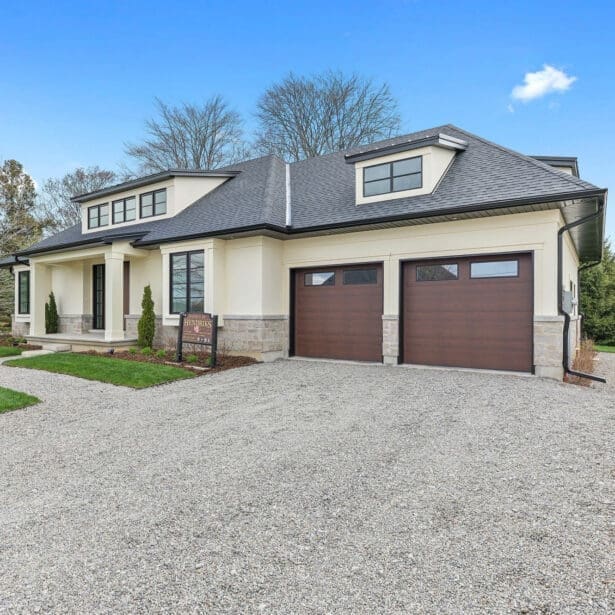 luxury home in niagara