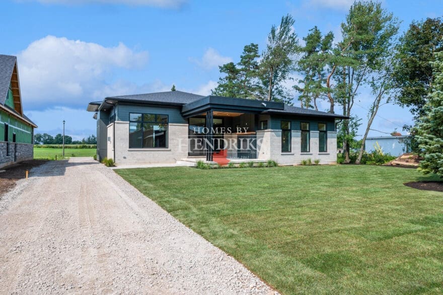 luxury home in niagara