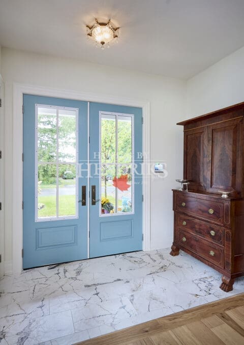 Interior view of a front entryway in a coastal house, featuring bright lighting, decorative elements, and a welcoming atmosphere.
