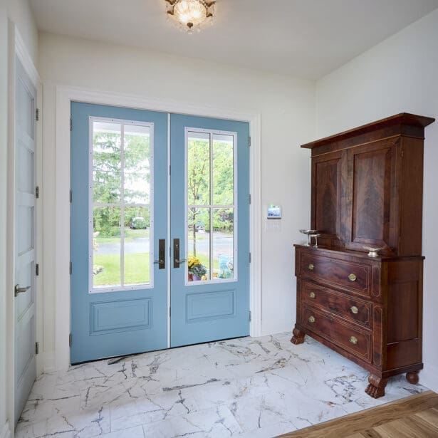 Interior view of a front entryway in a coastal house, featuring bright lighting, decorative elements, and a welcoming atmosphere.